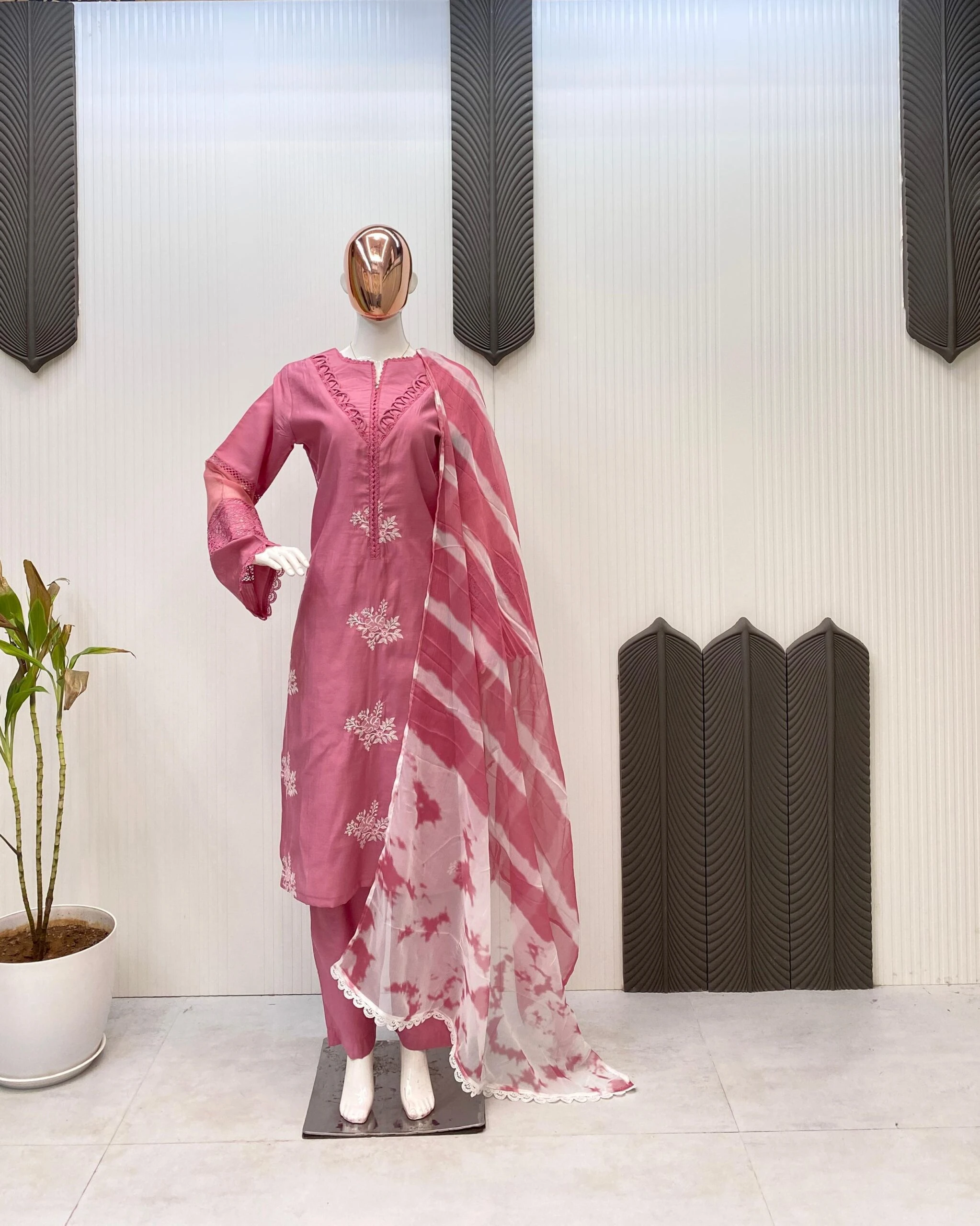 DESIGNER WEAR EXCLUSIVE SUIT